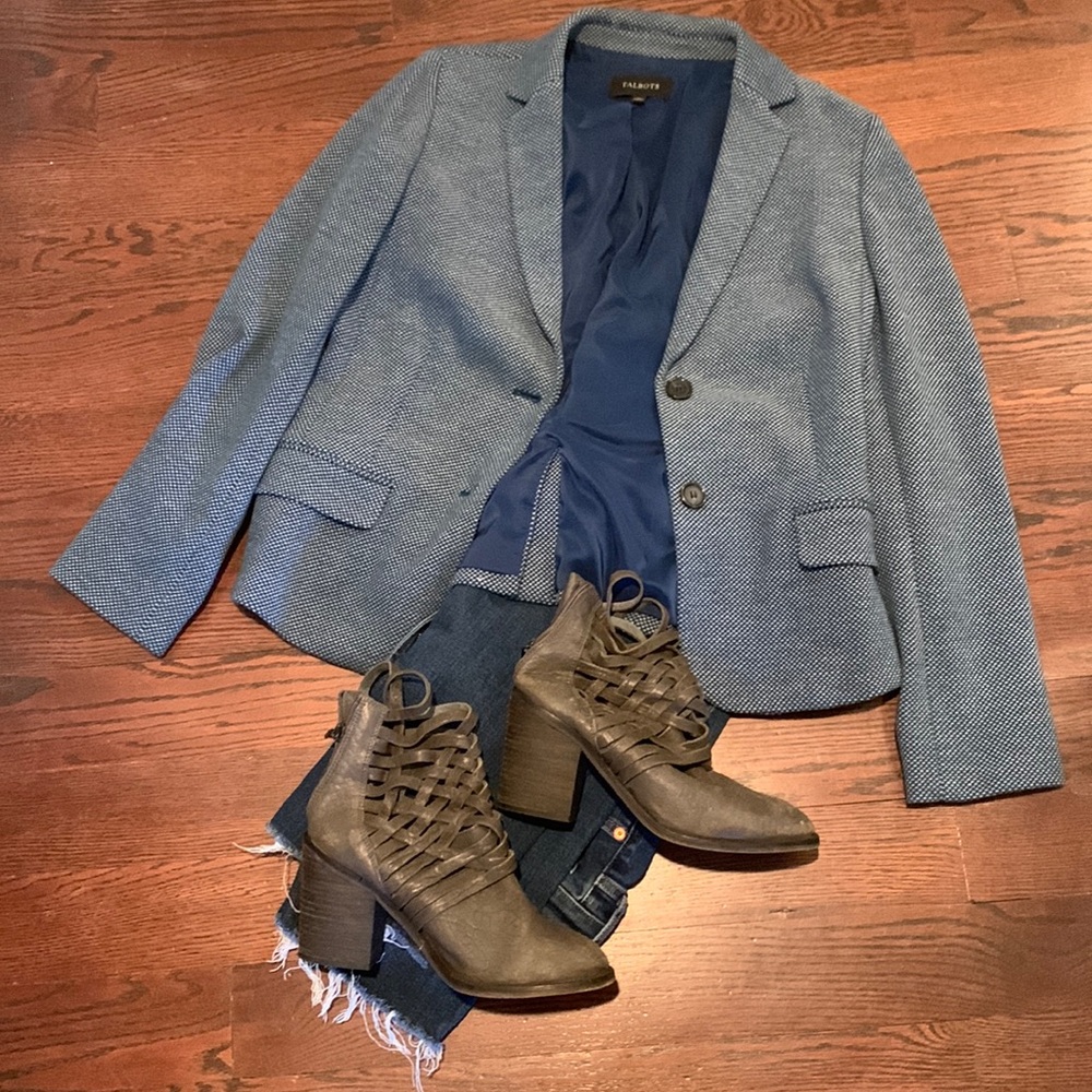 Like NEW Talbots beautiful blue blazer size 10
